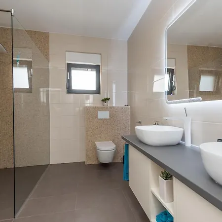 Nika Zadarvillas * Zara