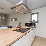 Nika Zadarvillas * Ζαντάρ