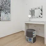 Nika Zadarvillas Ζαντάρ