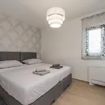 Nika Zadarvillas