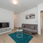 Nika Zadarvillas * Zara