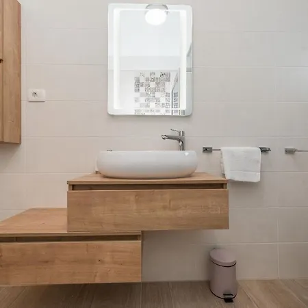 Nika Zadarvillas Задар